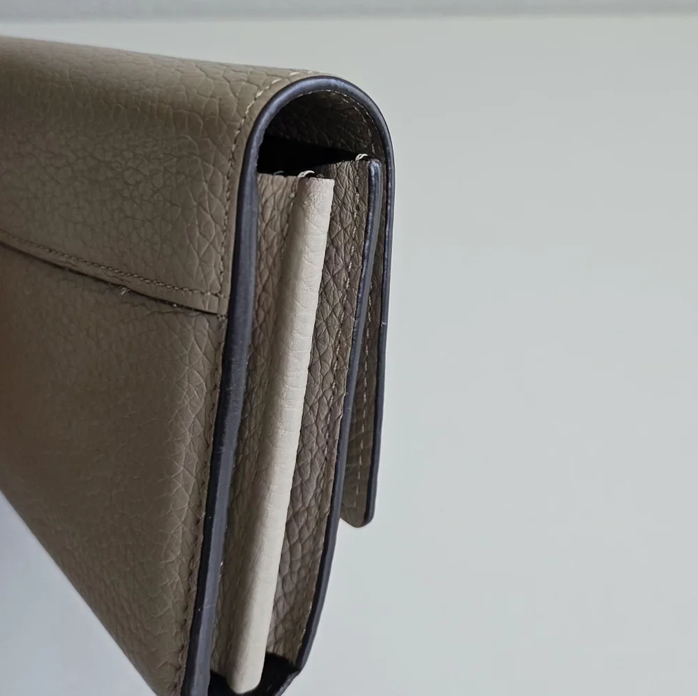 Louis Vuitton authentic pre